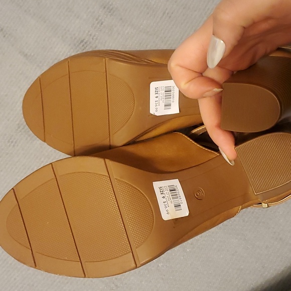 Charlotte Russe Chunky Heels Tan - Picture 5 of 5